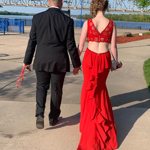 Gorgeous red Sherri Hill Prom Dress - Picture 3 of 4